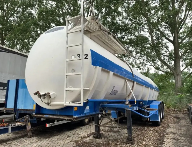 LAG 0-3-40 3-axle water tanktrailer Langzaam Verkeer 24,5M3