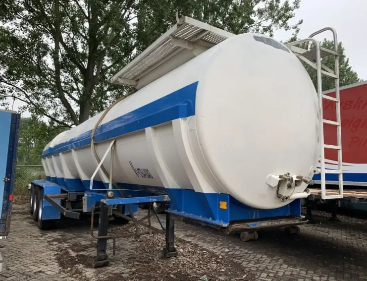 LAG 0-3-40 3-axle water tanktrailer Langzaam Verkeer 24,5M3