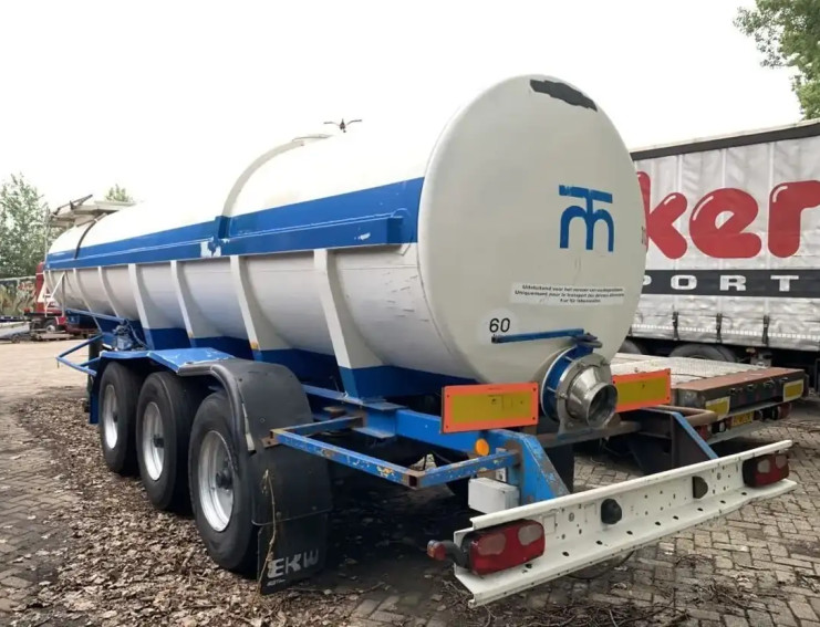 LAG 0-3-40 3-axle water tanktrailer Langzaam Verkeer 24,5M3